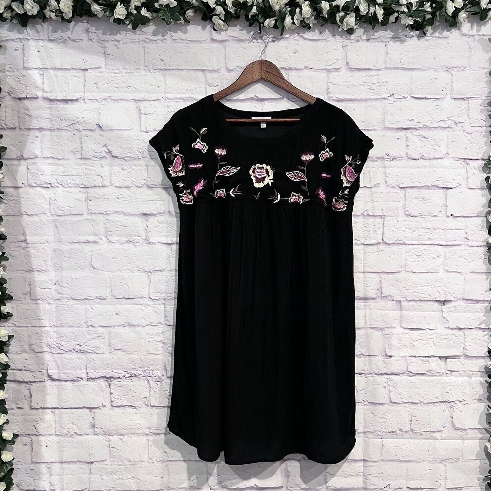 Dizzy Lizzy Floral Embroidery‎ Black Dress Size Large Crew Neck Lined Casual